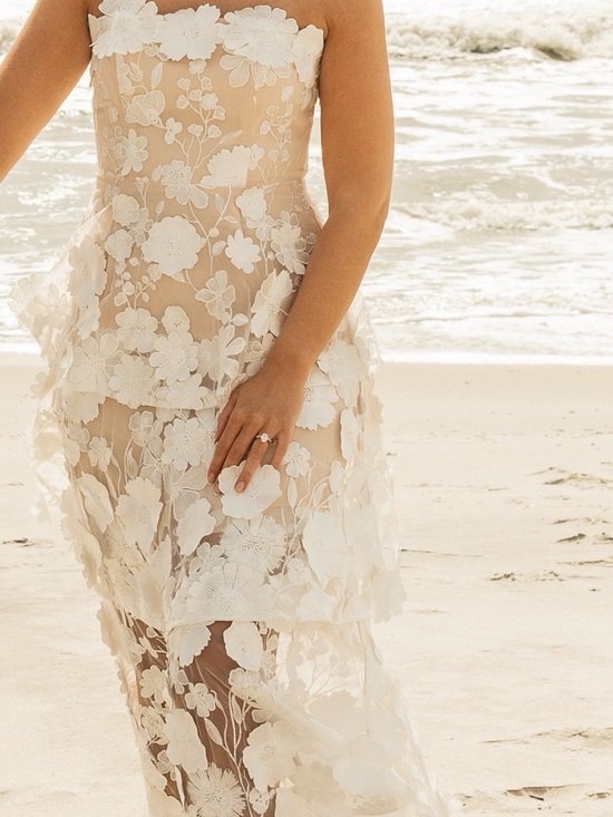 Elliatt Dresses & Skirts - Elliatt Selene Strapless 3D Floral Lace Tiered Maxi Dress (size medium)